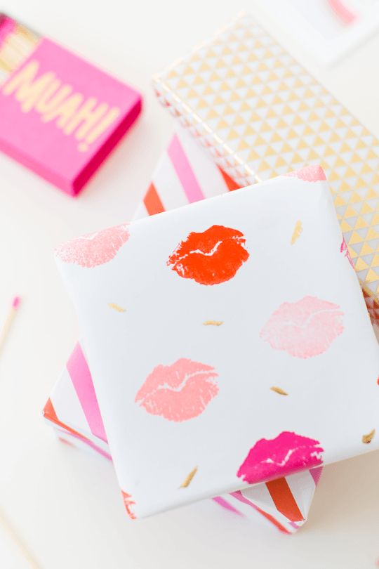 DIY Lip Patterned Gift Wrap by Sugar and CLoth